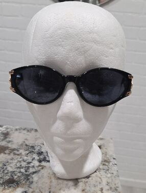 Vintage Genny Oval Sunglasses with Gold Temple Accents